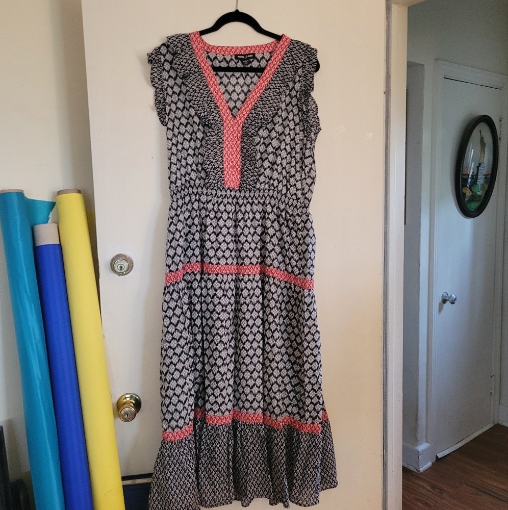 Elegant Black and Red Patterned Maxi Dress
